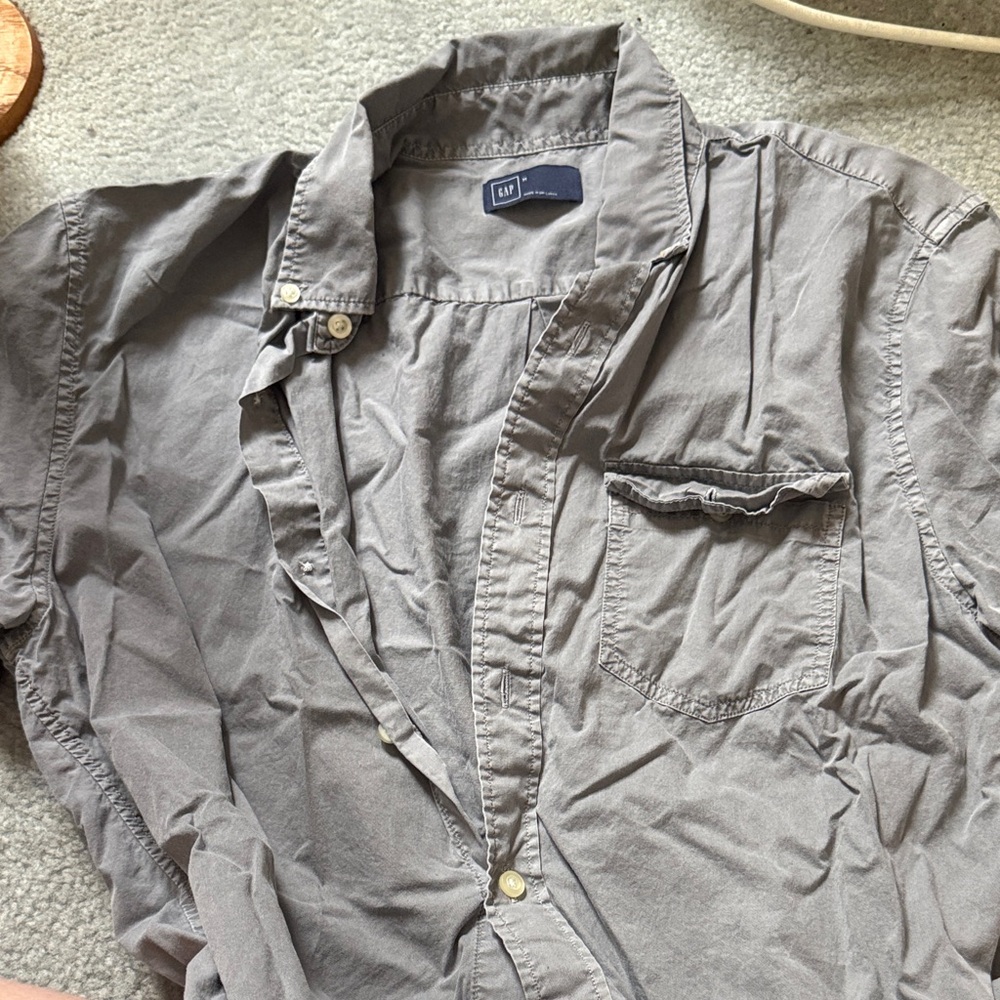 GAP Men's Gray Casual Button Down Shirt